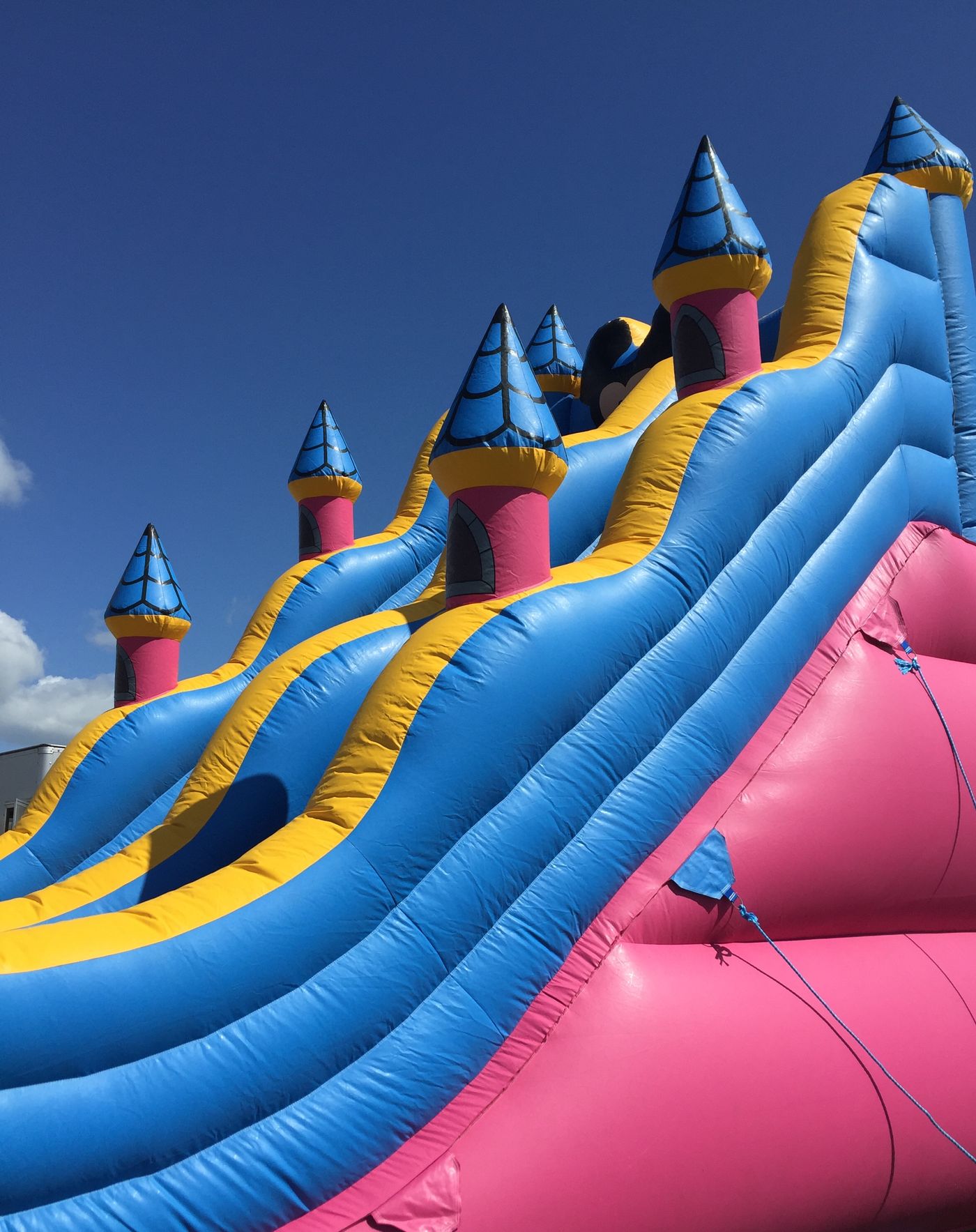 Blue wave single-lane water slide with splash pool